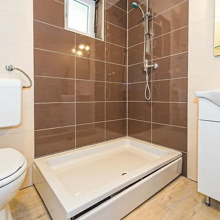 Skugor Apartment *